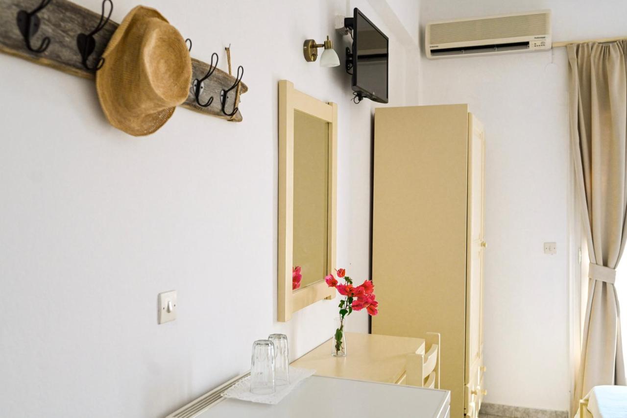 Beachfront Bocamviglies Rooms - Naoussa Bespoke View Екстериор снимка