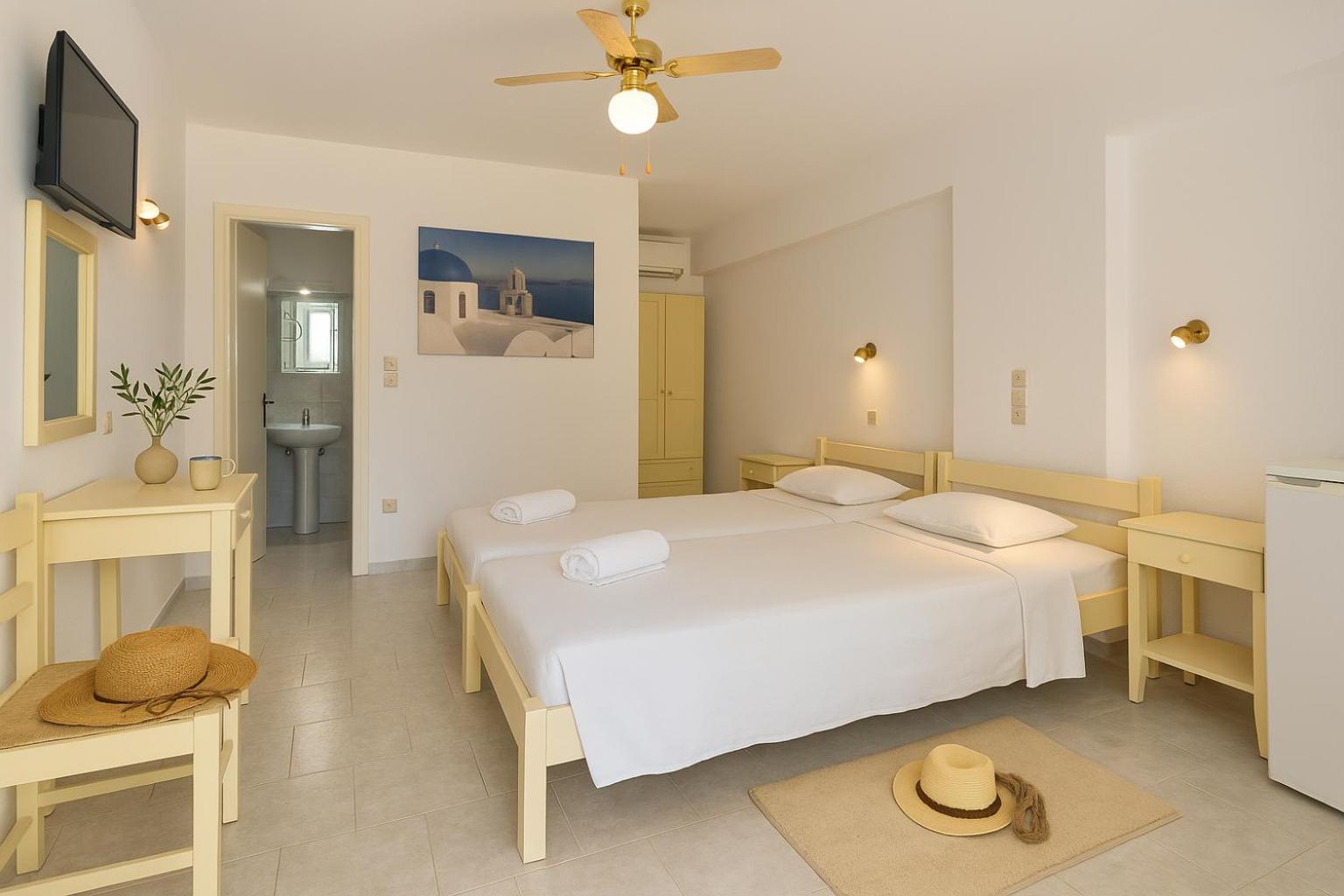 Beachfront Bocamviglies Rooms - Naoussa Bespoke View Екстериор снимка